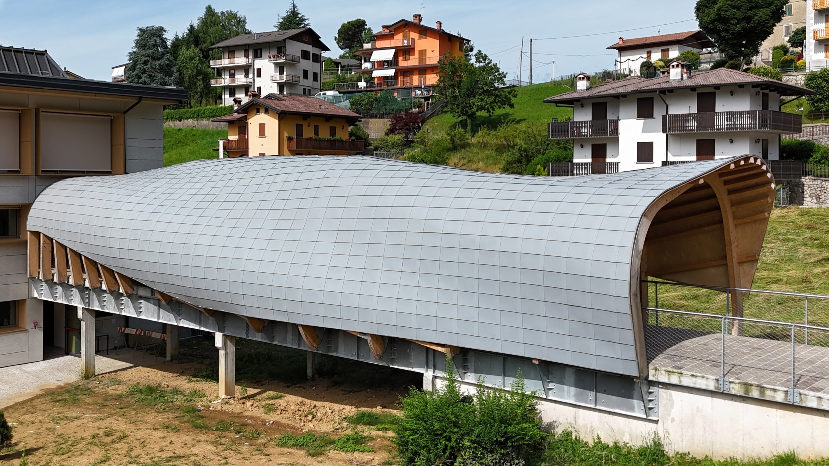 Tetti con architetture complesse: come realizzarli con le tegole canadesi